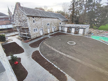 JPM Construction | Réalisation : Cour de fermette en pavés et graviers 4