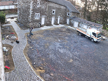 JPM Construction | Réalisation : Cour de fermette en pavés et graviers 7