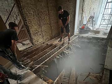 Démolition plancher bois massif — rénovation Liège